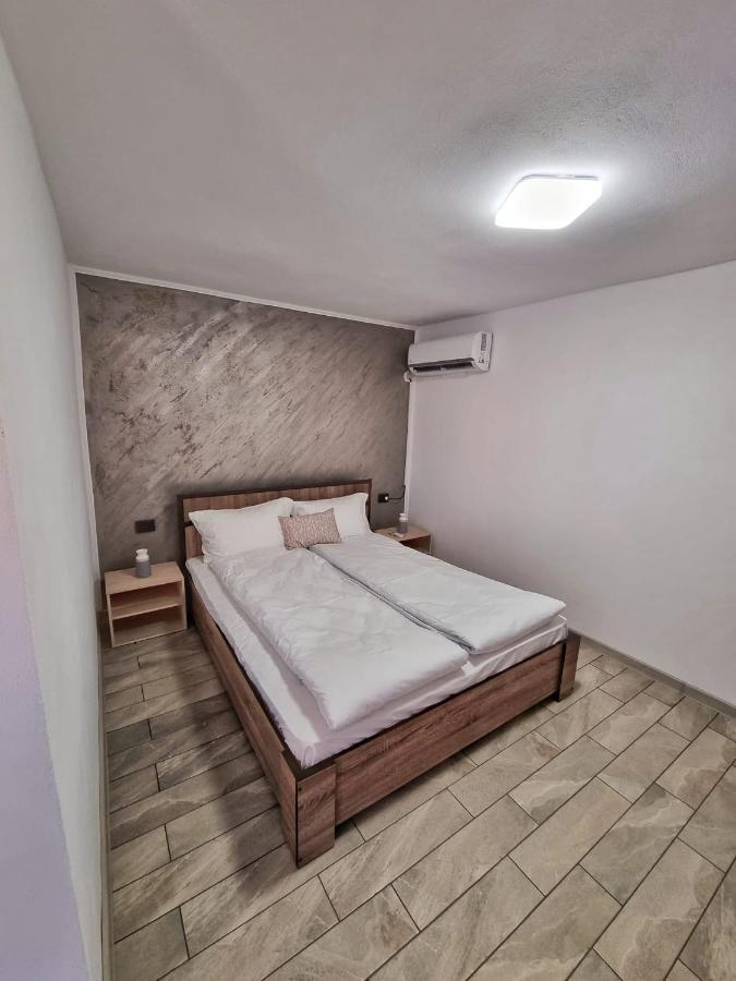 Cabana Varad Coronini Moldova Veche ภายนอก รูปภาพ