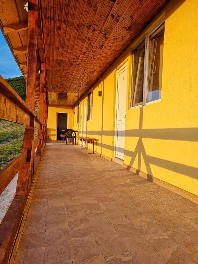 Cabana Varad Coronini Moldova Veche ภายนอก รูปภาพ