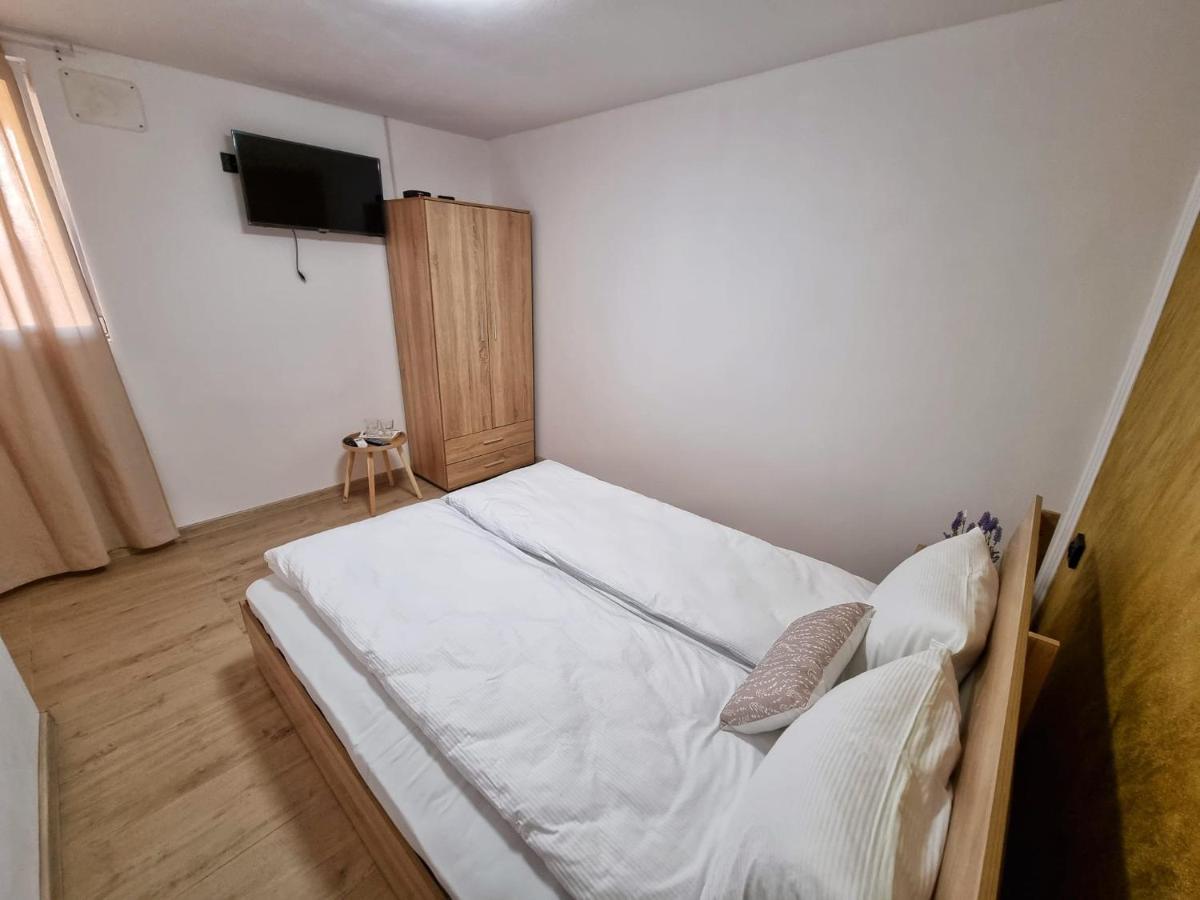 Cabana Varad Coronini Moldova Veche ภายนอก รูปภาพ