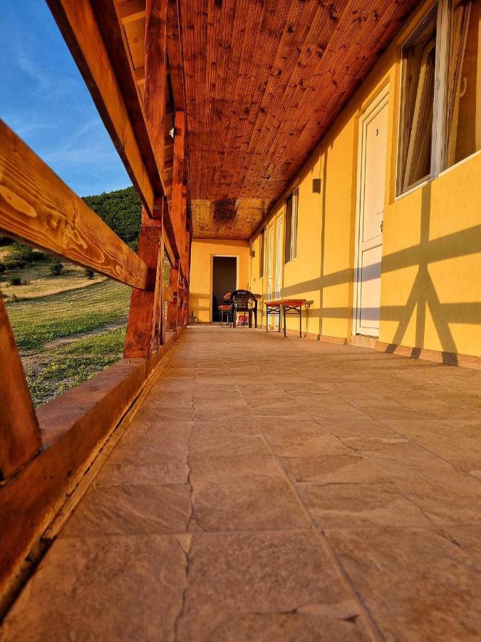 Cabana Varad Coronini Moldova Veche ภายนอก รูปภาพ