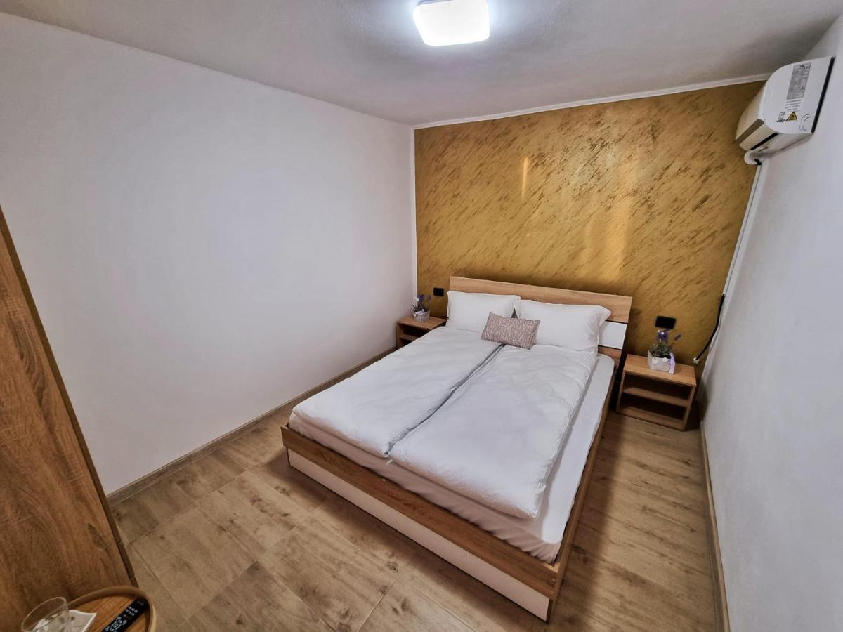 Cabana Varad Coronini Moldova Veche ภายนอก รูปภาพ