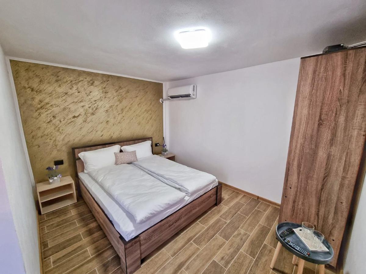 Cabana Varad Coronini Moldova Veche ภายนอก รูปภาพ