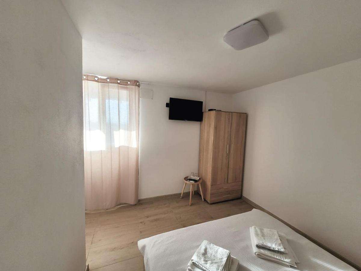 Cabana Varad Coronini Moldova Veche ภายนอก รูปภาพ