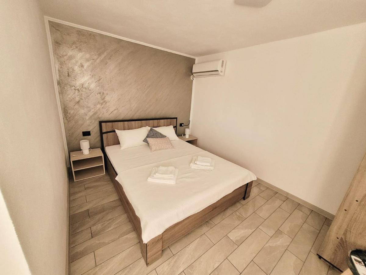 Cabana Varad Coronini Moldova Veche ภายนอก รูปภาพ