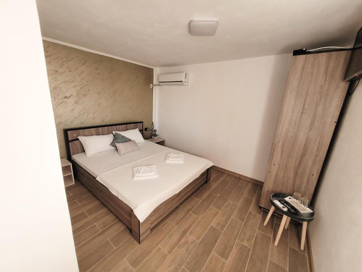 Cabana Varad Coronini Moldova Veche ภายนอก รูปภาพ