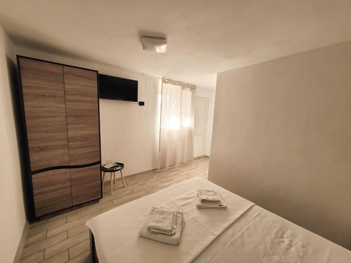 Cabana Varad Coronini Moldova Veche ภายนอก รูปภาพ
